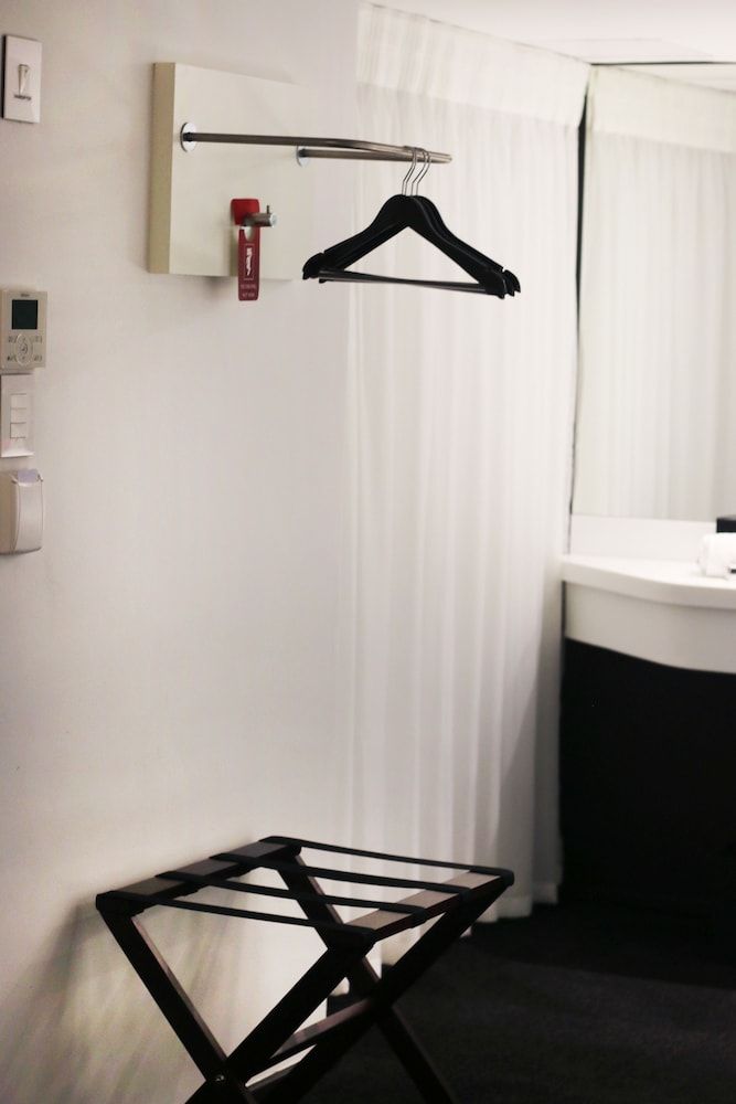 ONOMO Hotel Waterfront Room, 1 Queen Bed (Cabin) 6