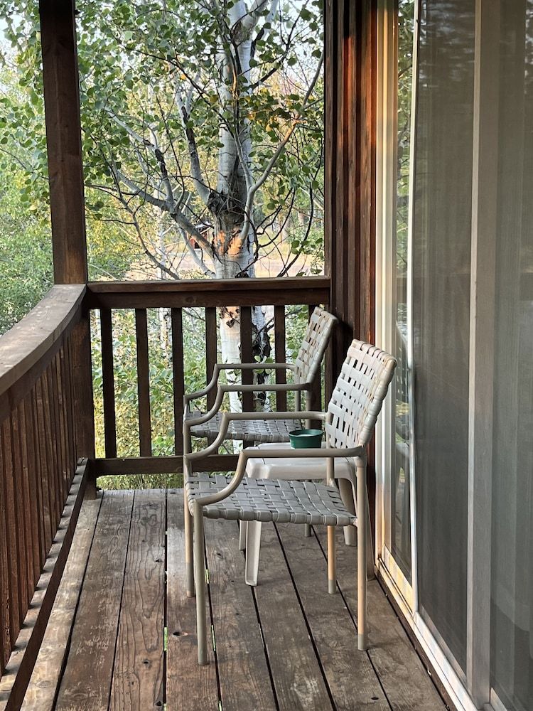 River Run Inn Riverview Queen with Kitchenette 17