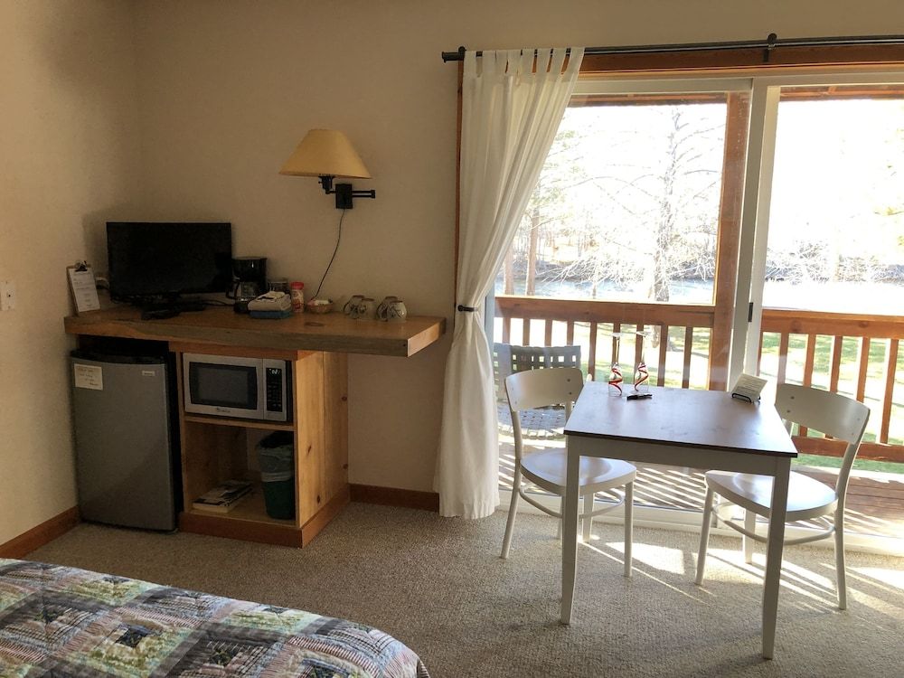 River Run Inn Riverview Double Queen 15