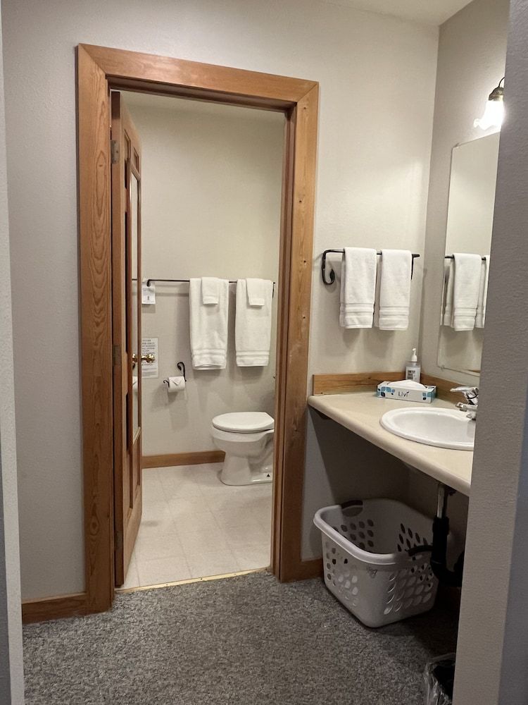 River Run Inn Riverview Queen with Kitchenette 22