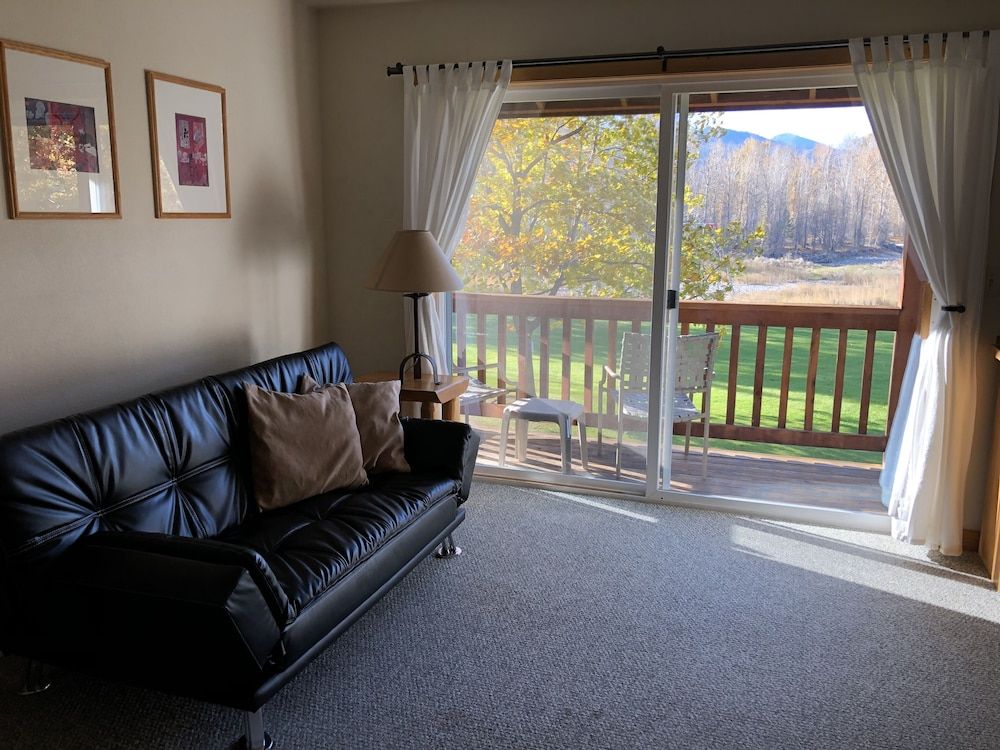 River Run Inn Riverview Queen with Kitchenette 13