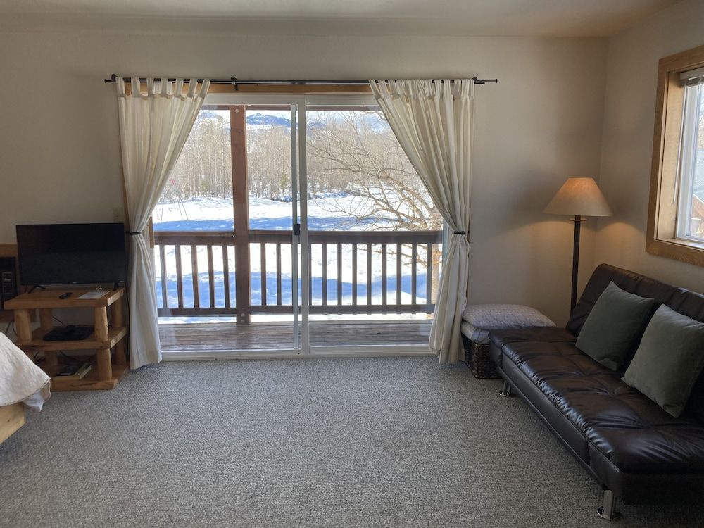 River Run Inn Riverview Queen with Kitchenette 15