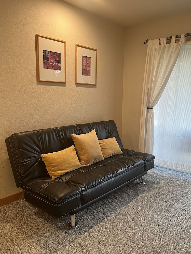 River Run Inn Riverview Queen with Kitchenette 32