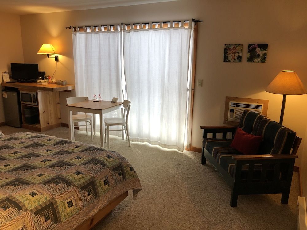 River Run Inn Riverview Double Queen 18