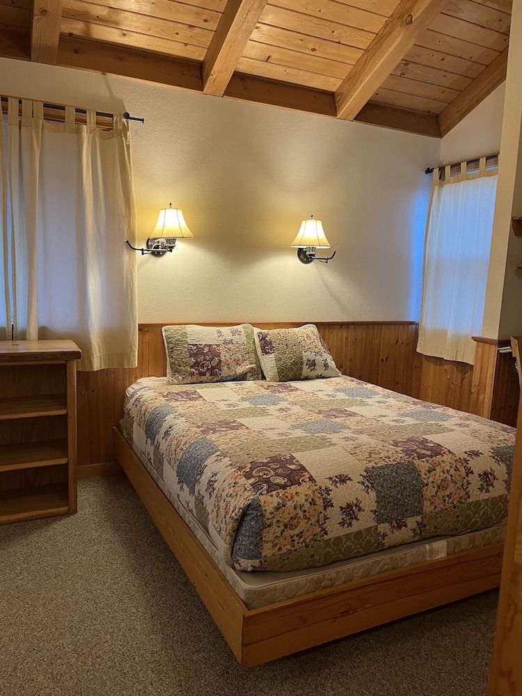 River Run Inn Riverside Single Cabin 6