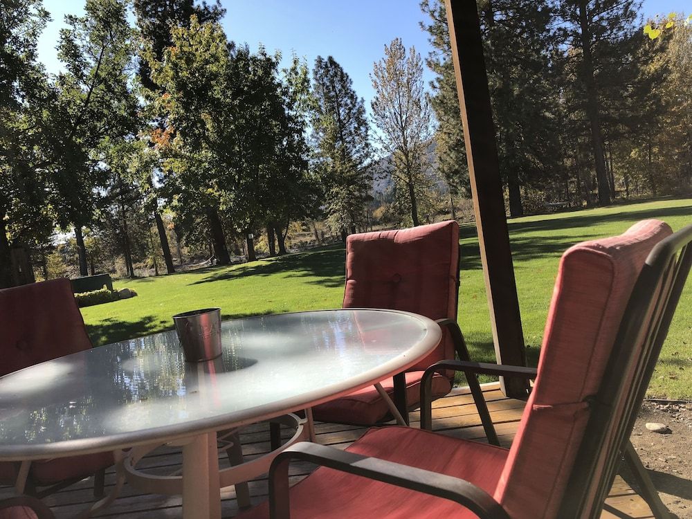 River Run Inn Riverside Single Cabin 9