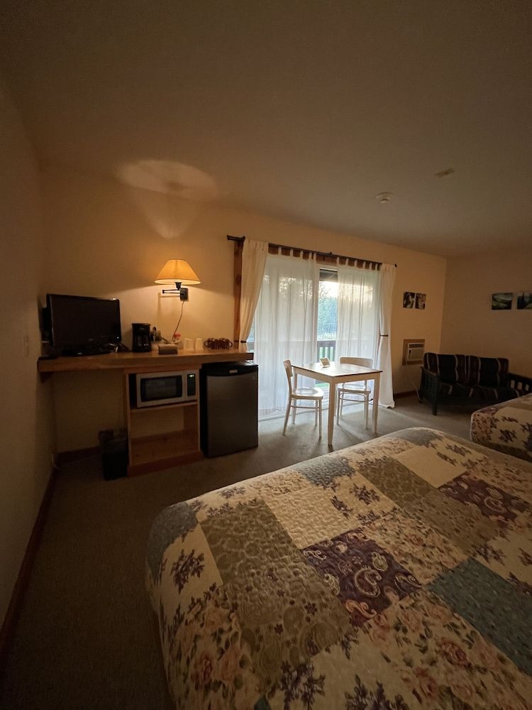 River Run Inn Riverview Double Queen 13