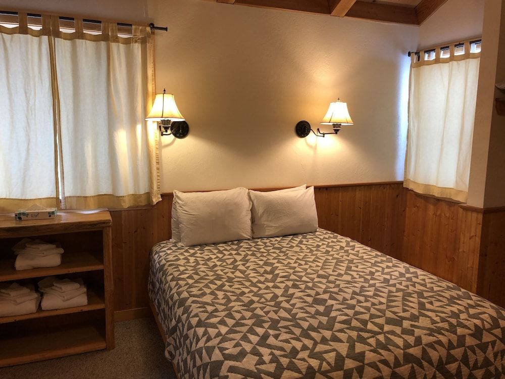 River Run Inn Riverside Single Cabin