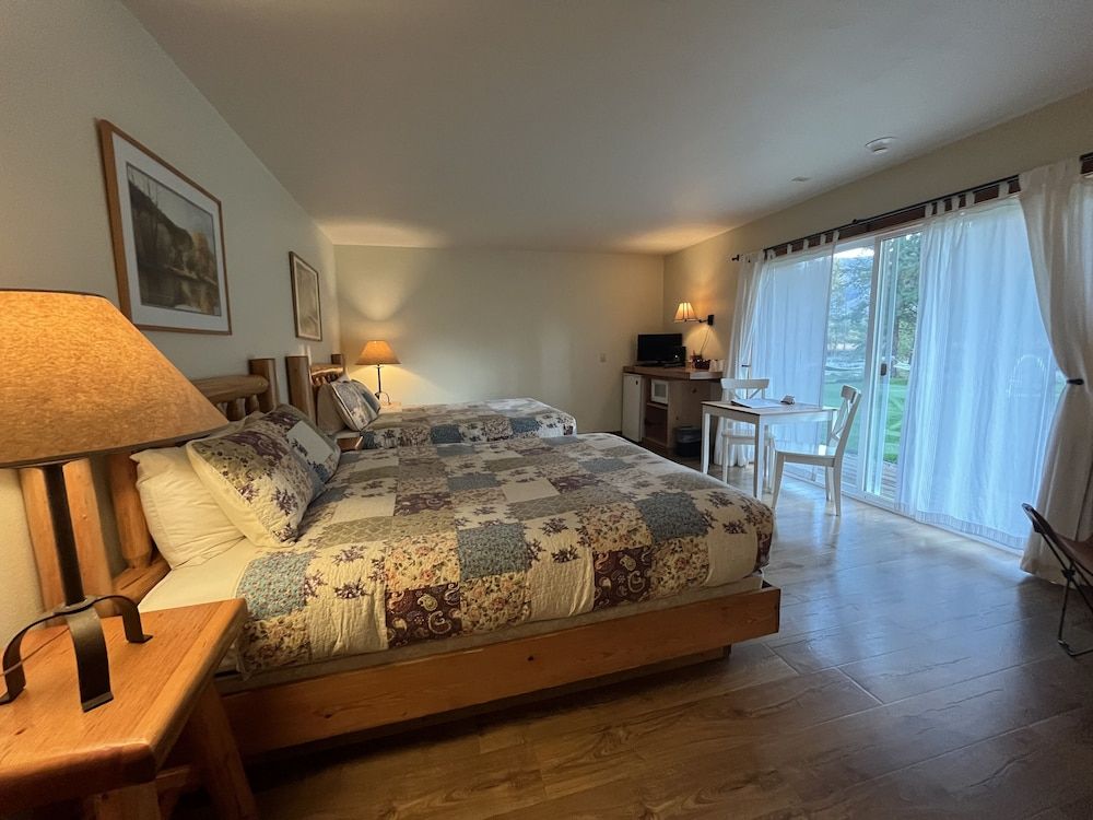 River Run Inn Riverview Double Queen 3