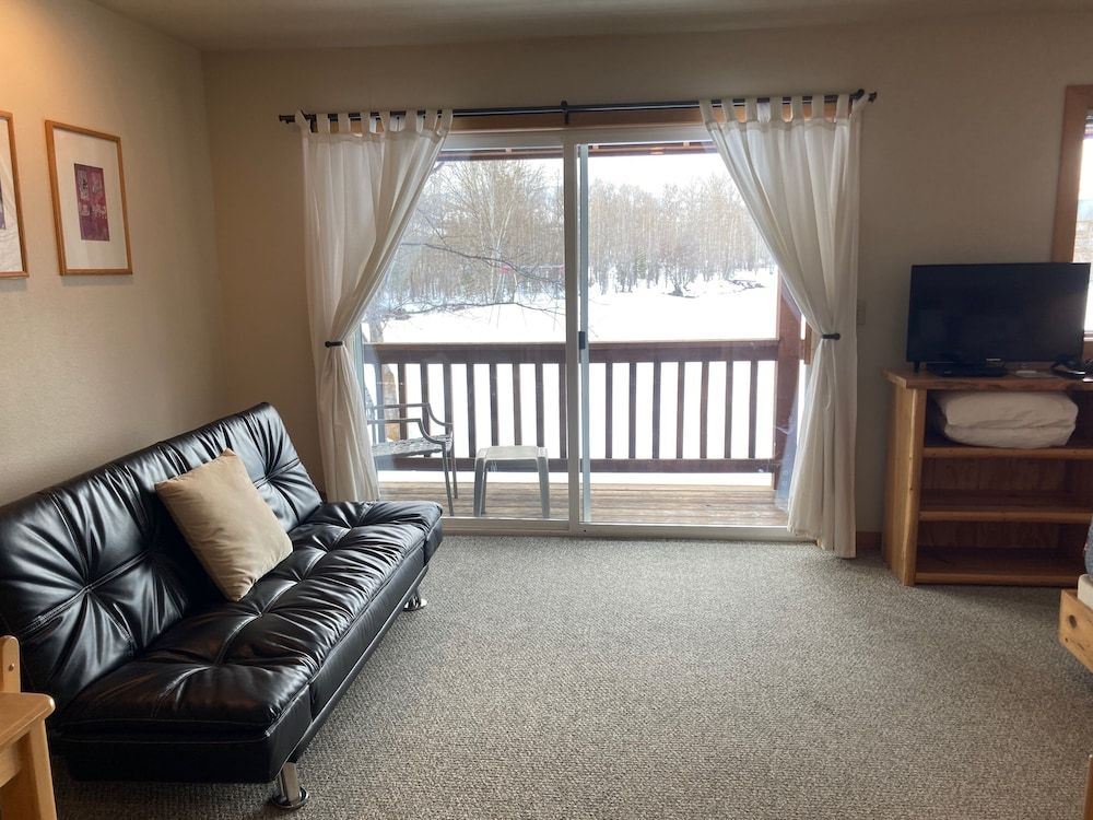 River Run Inn Riverview Queen with Kitchenette 14