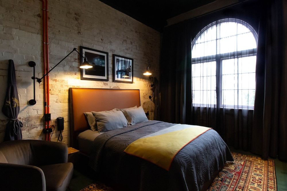 The Intrepid Hotel Baker Street 3