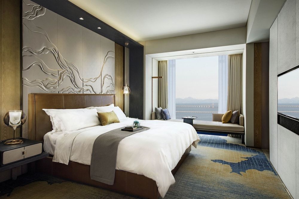 Premium Room, 1 King Bed, Sea View (HkZhMo Bridge, Club Access)
