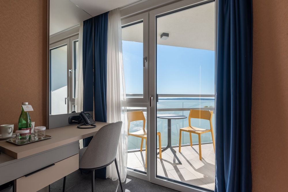 Hotel Helikon Standard Suite 10