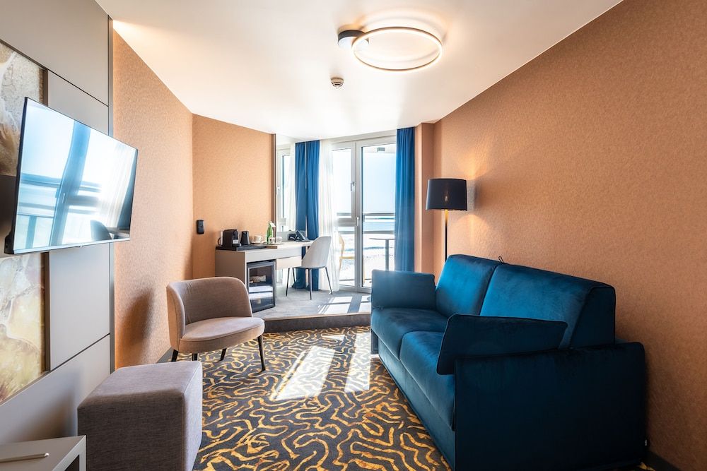 Hotel Helikon Standard Suite 8