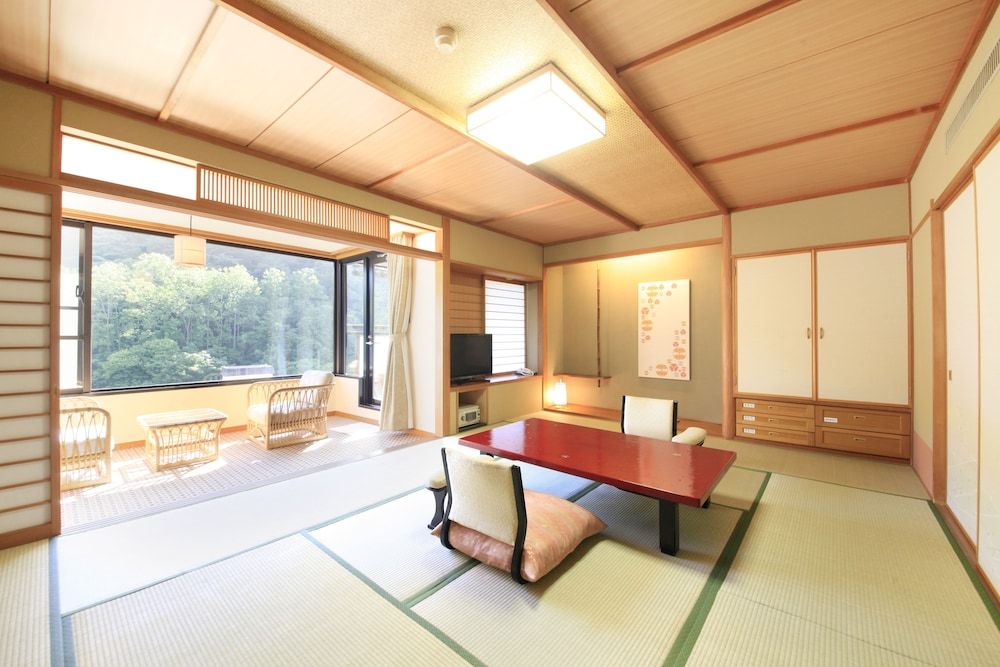 Ryotei Hanayura Ryokan