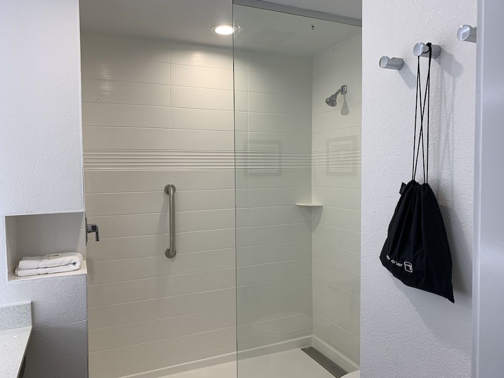 Comfort Inn & Suites Suite, 1 King Bed, Non Smoking 5