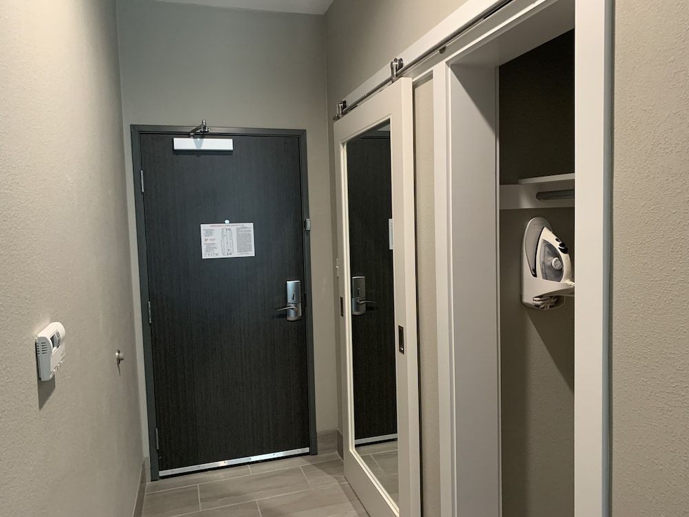 Comfort Inn & Suites Standard Room, 2 Queen Beds, Non Smoking 7