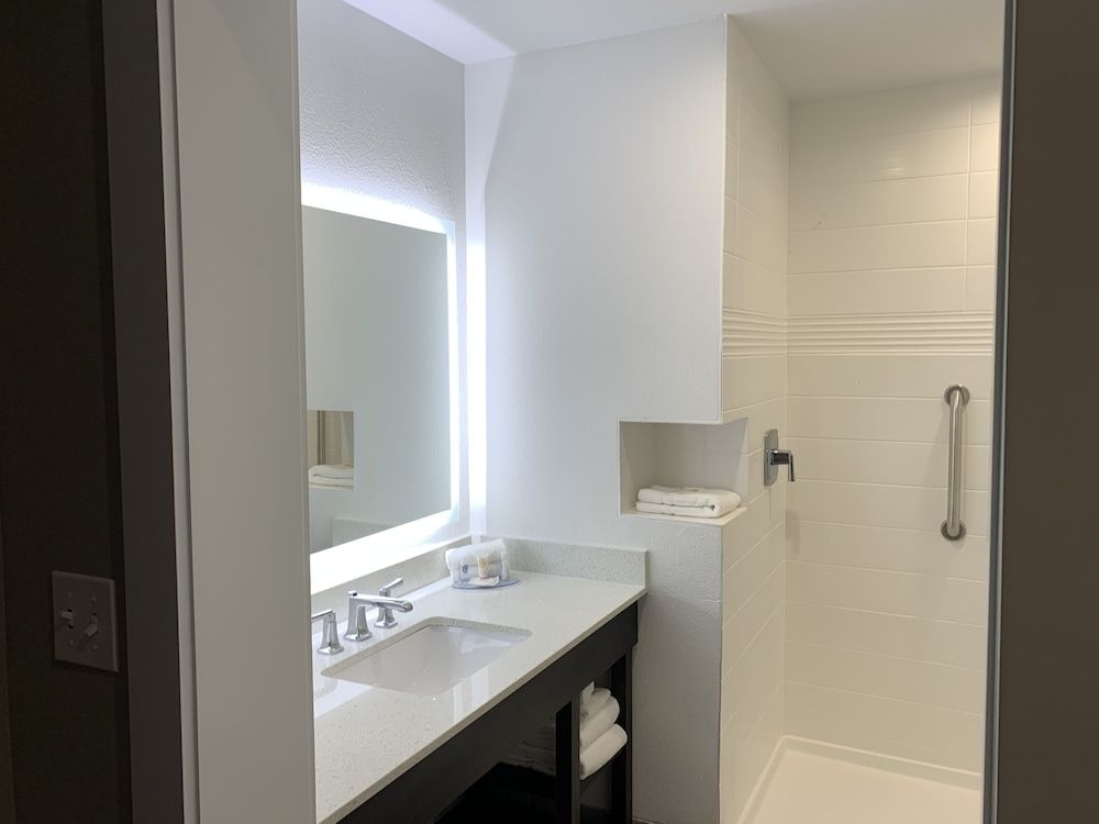 Comfort Inn & Suites Standard Room, 2 Queen Beds, Non Smoking 9