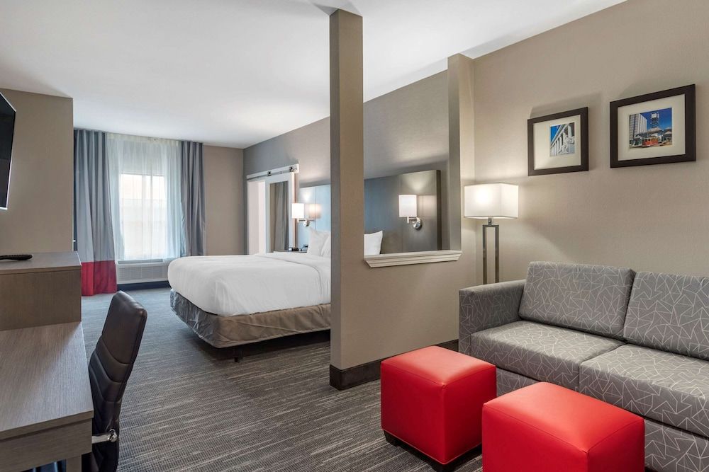 Suite, 1 King Bed, Accessible, Non Smoking