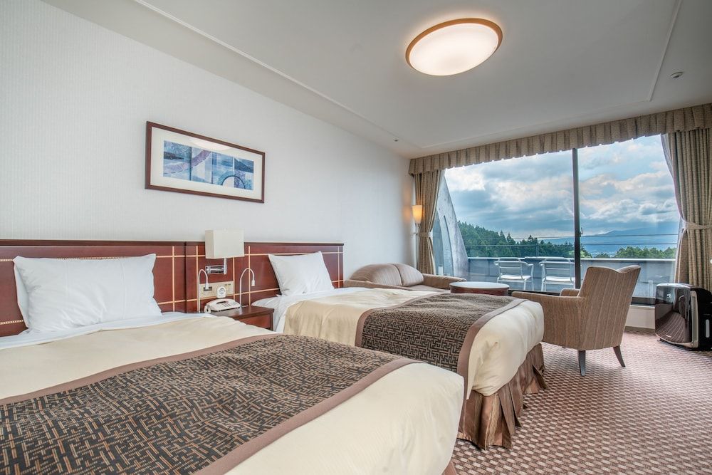 [Non-smoking] Western Style Room Deluxe Twin (Mt. Fuji view) Half-board plan Japanese French Dinner