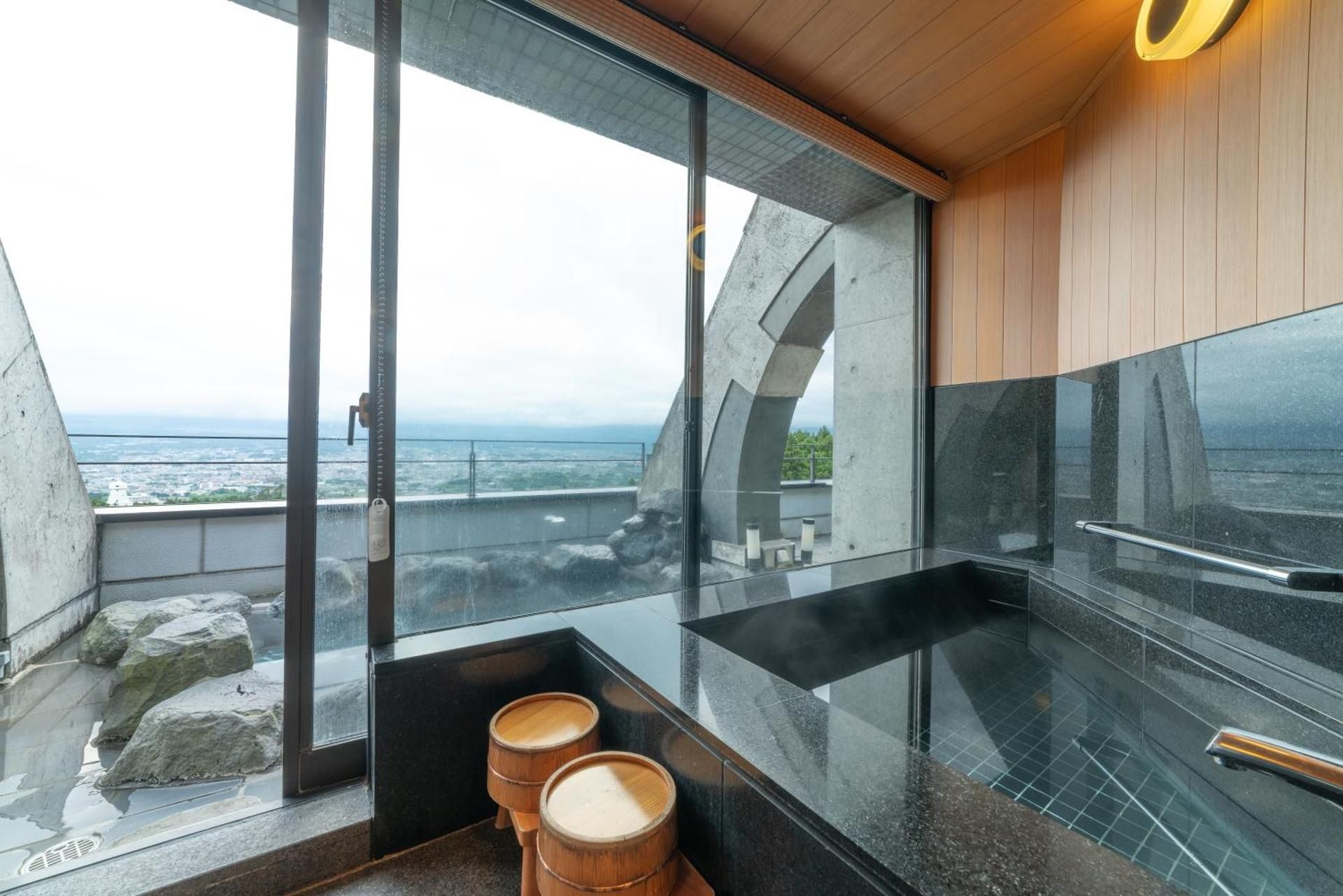 Japanese Style Room with Open Air Bath with Mt.Fuji View