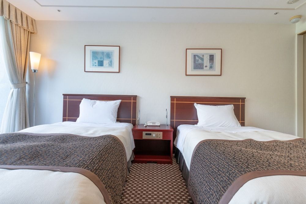 [Non-smoking] Western Style Room Deluxe Twin (Mt. Fuji view) Half-board plan Japanese French Dinner