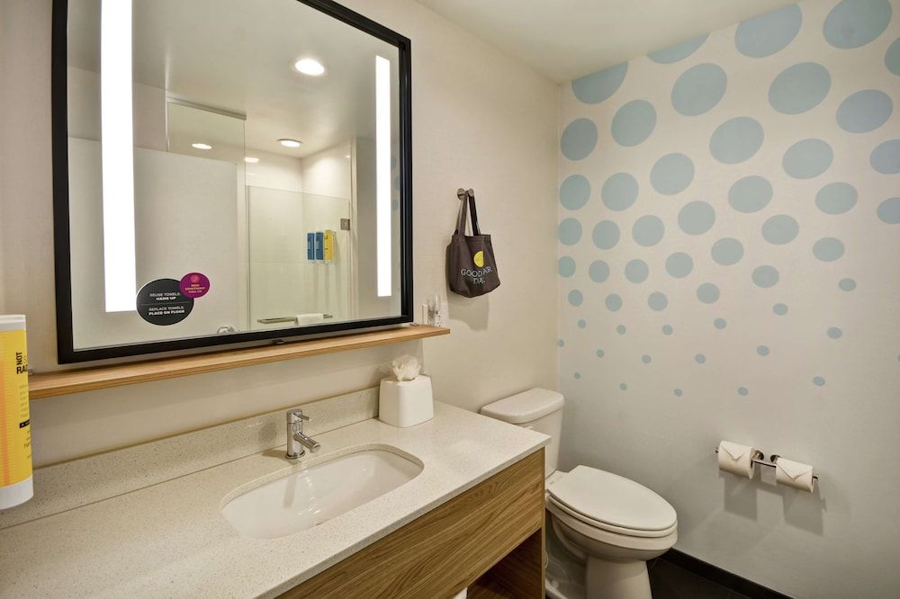 TRU by Hilton Denver Room, 2 Queen Beds, Accessible (Hearing) 2