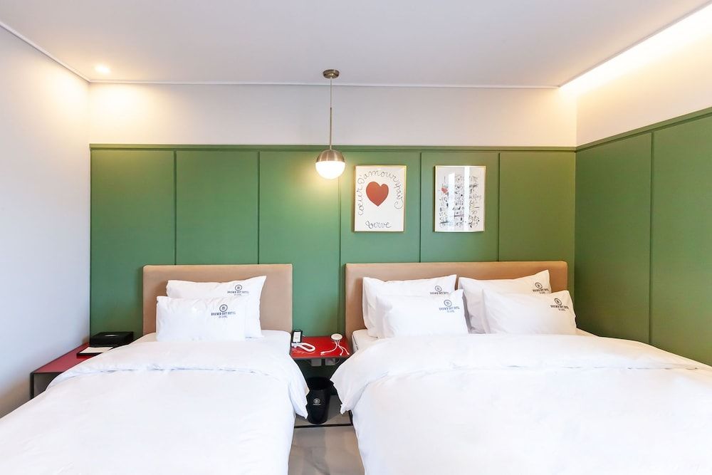 undefined Brown Dot Hotel Sasang Renecite