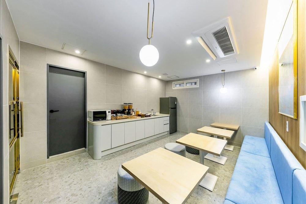 undefined Brown Dot Hotel Sasang Renecite 8