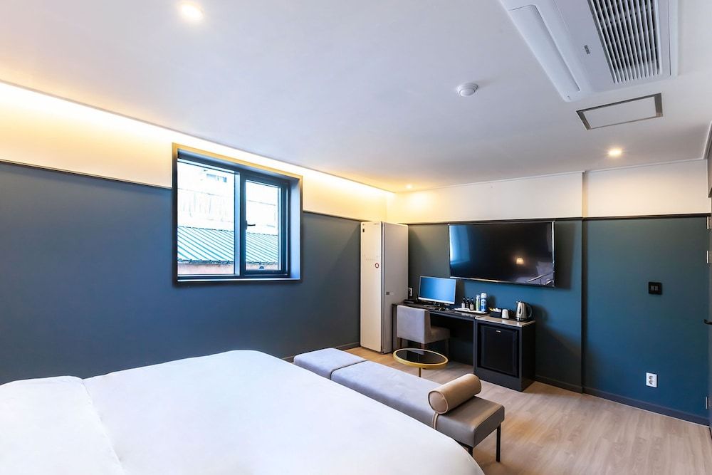 Brown Dot Hotel Sasang Renecite Deluxe Double Room 22