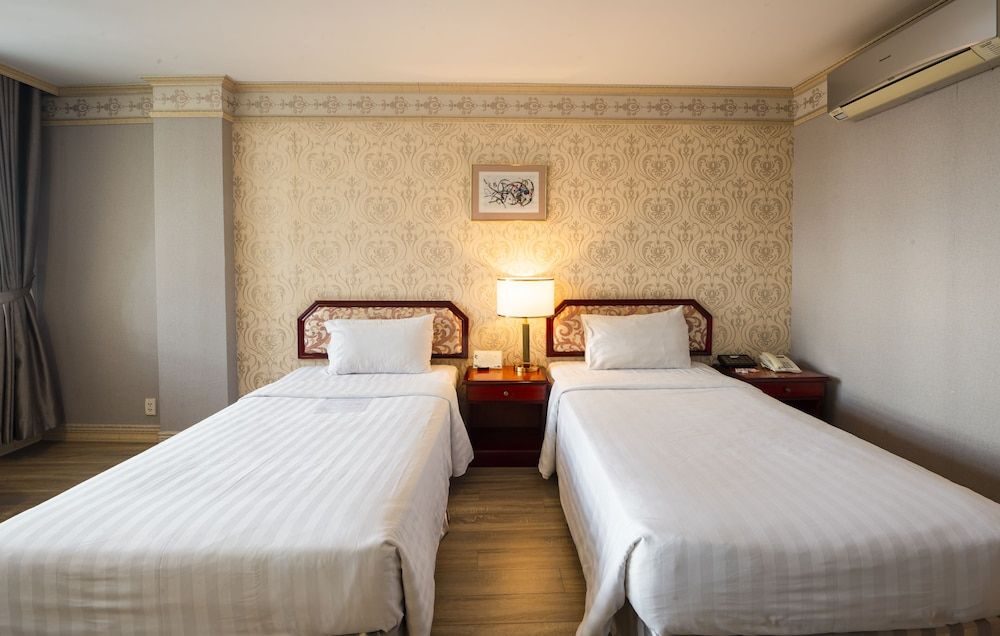 Lotus SaiGon Hotel Deluxe Window Room 7