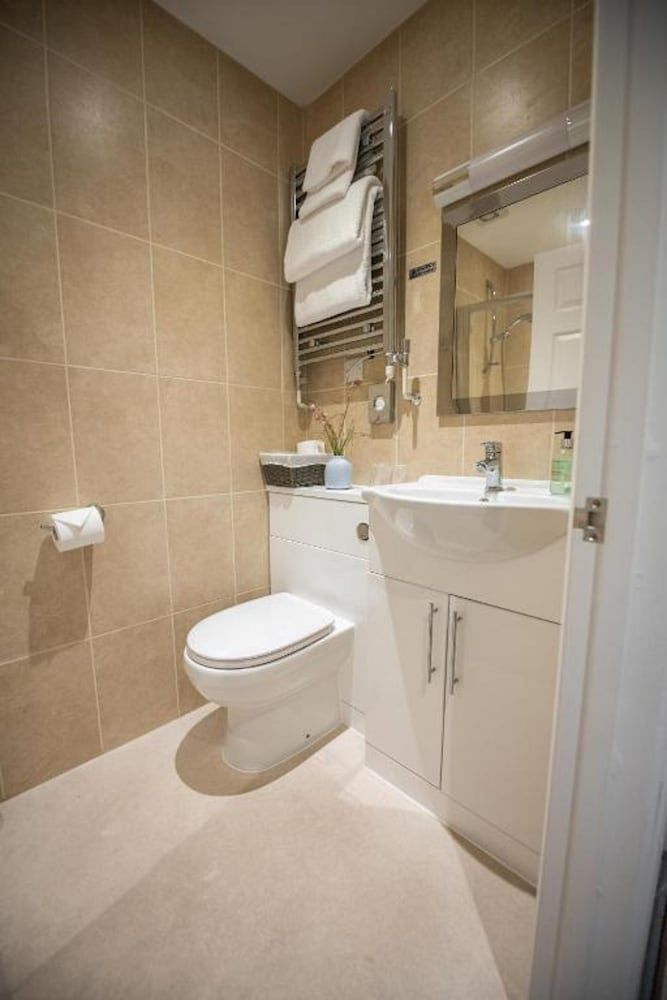 The Kingswood Hotel Economy Twin Room, Sea View 8