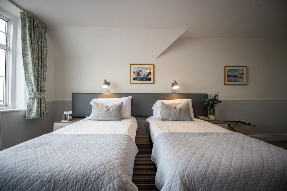 The Kingswood Hotel Economy Twin Room, Sea View 4