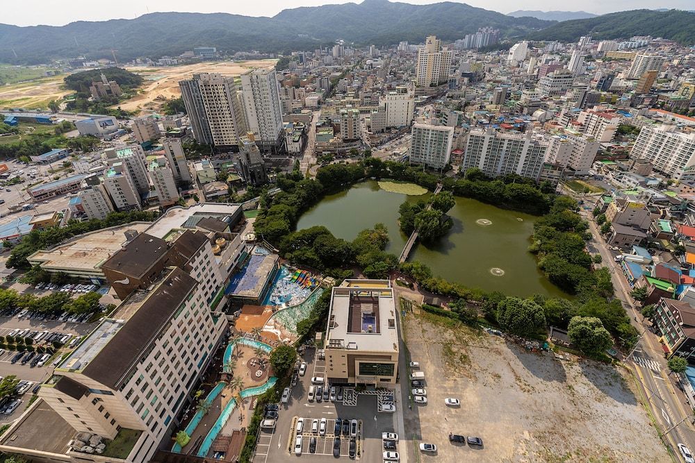 Golden Planet Hotel & Resort Standard Twin Room 4