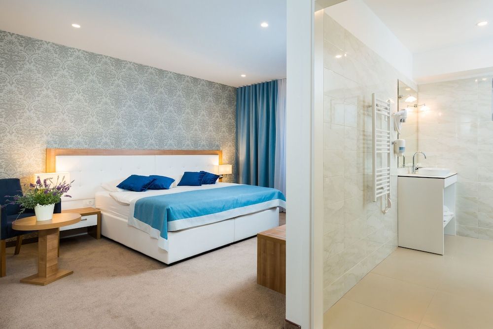 Hotel Corner Comfort Double or Twin Room 15