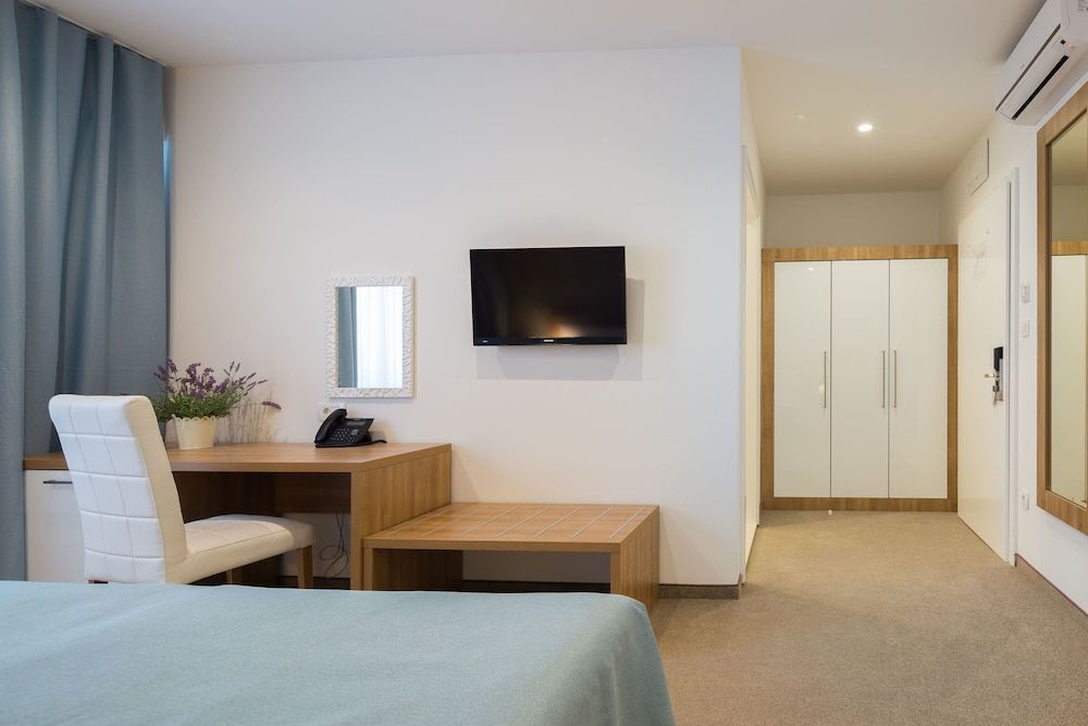 Hotel Corner Comfort Double or Twin Room 27