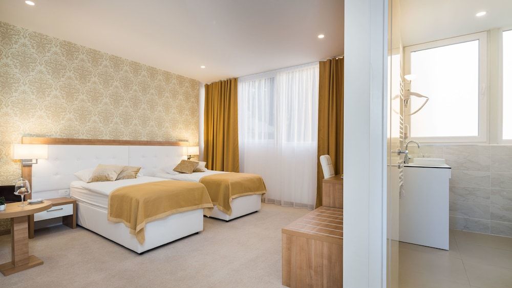 Hotel Corner Comfort Double or Twin Room 14