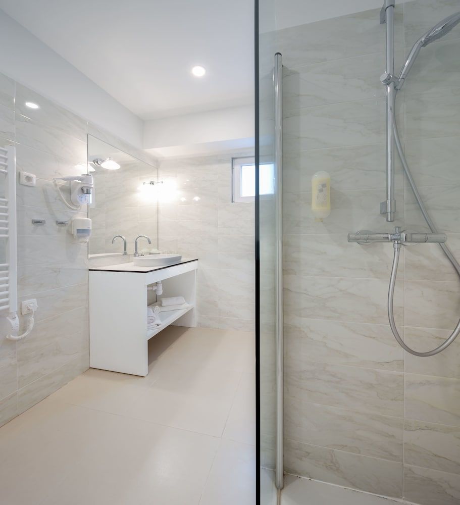 Hotel Corner Standard Double Room, 1 King Bed 3