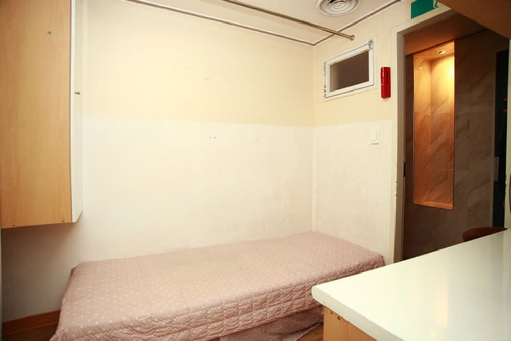 E-Livingtel - Hostel Single Room, Shared Bathroom (Private shower) 5