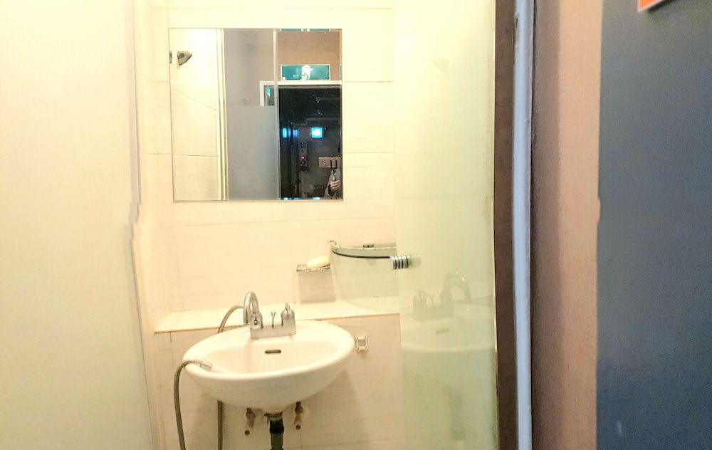 E-Livingtel - Hostel Single Room, Shared Bathroom (Private shower) 2