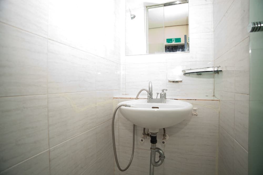 E-Livingtel - Hostel Single Room, Shared Bathroom (Private shower) 3