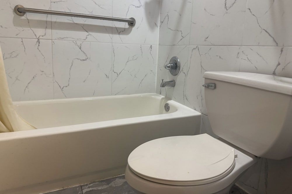 Economy Lodge by Hotel O Texas City Room, 1 King Bed, Smoking 5