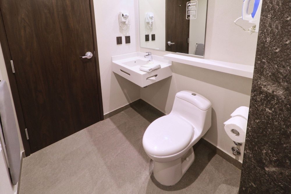 City Express by Marriott Monterrey Universidad Superior Room, 1 King Bed with Sofa bed 5