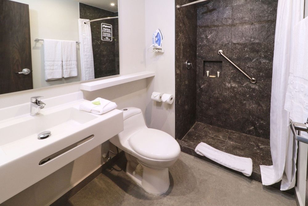 City Express by Marriott Monterrey Universidad Superior Room, 1 King Bed with Sofa bed 3