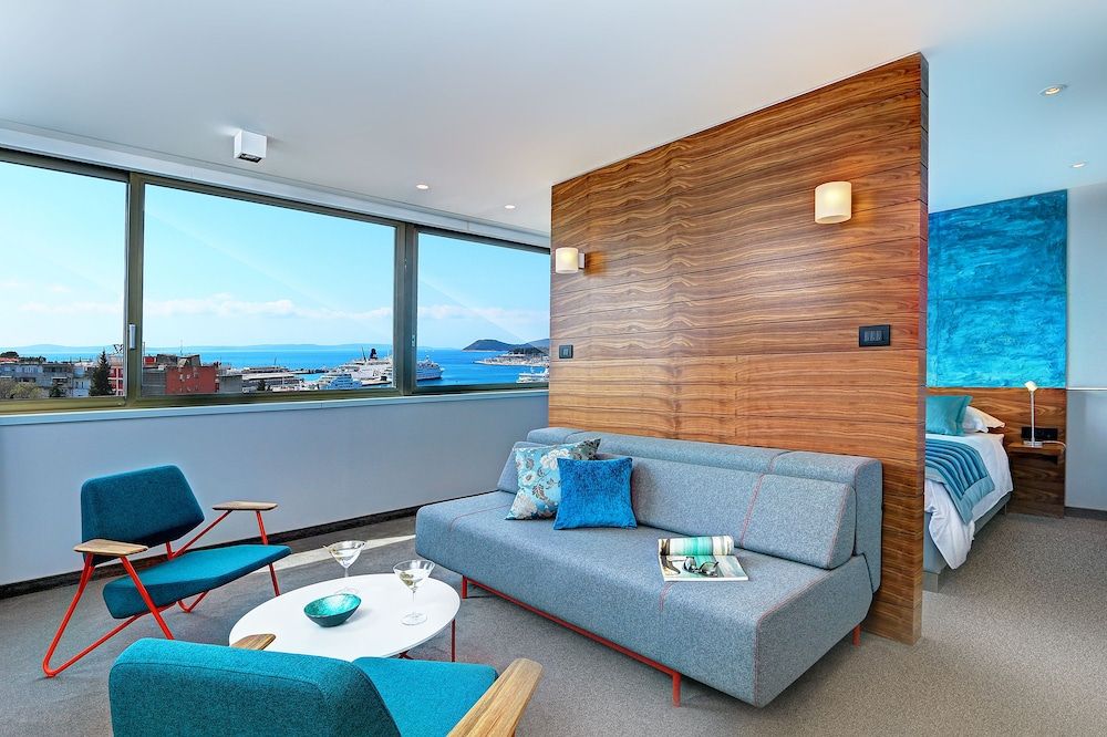 undefined Horizon Luxury Suites 5