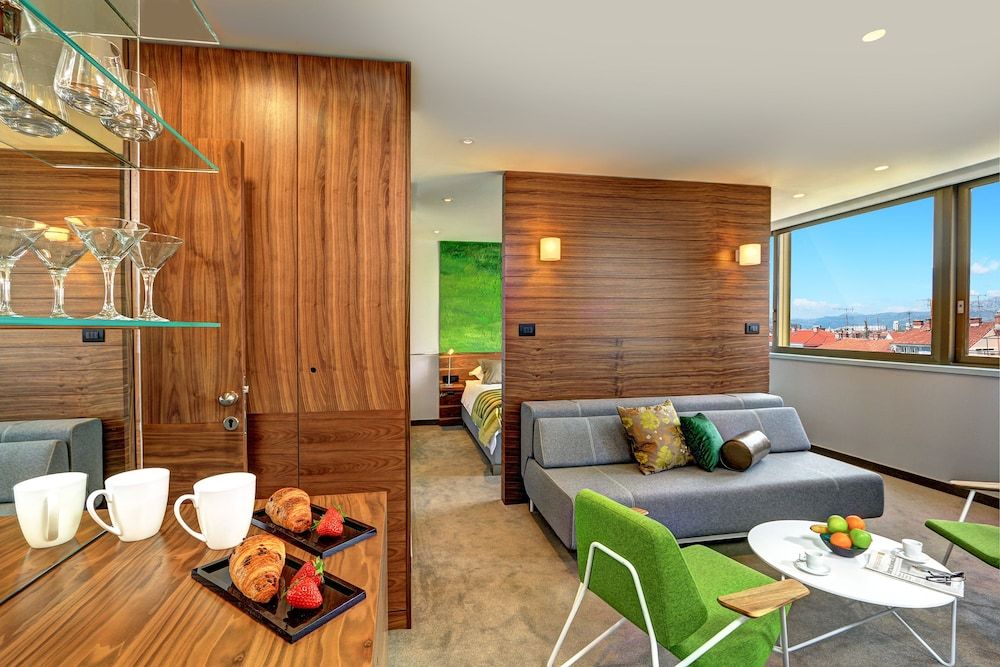 undefined Horizon Luxury Suites 2