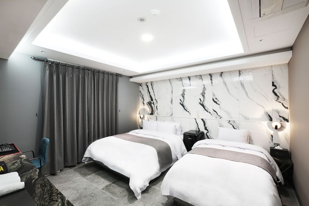 El Tower Hotel Deluxe Twin Room (No breakfast on Mondays) 6