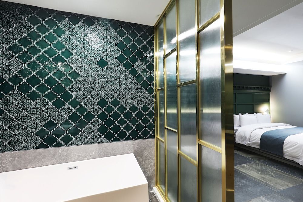 El Tower Hotel Royal Suite (No breakfast on Mondays) 8