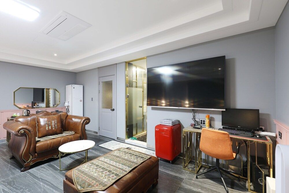 El Tower Hotel Premium Triple Room (No breakfast on Mondays) 10