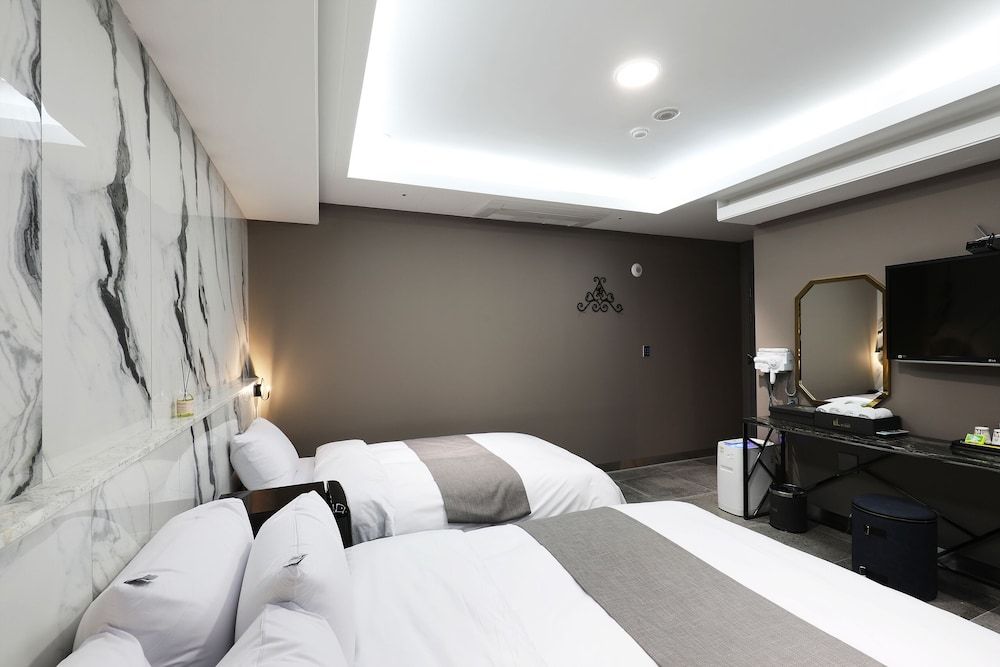 El Tower Hotel Deluxe Twin Room (No breakfast on Mondays) 3